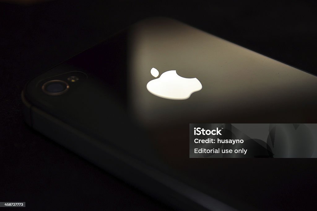Apple のロゴ iPhone 4 /4s 、黒色の背景 - アップルコンピュータのロイヤリティフリーストックフォト