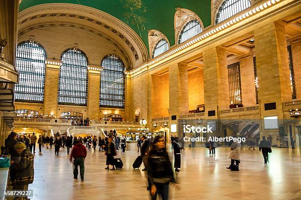 Foto de Interior Do Grand Central Terminal e mais fotos de stock de Arquitetura - Arquitetura, Cidade, Coluna arquitetônica