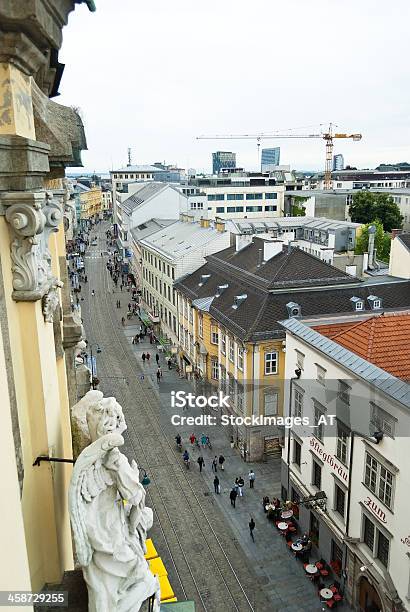 Vista Panorámica De Los Tejados De Linz Durante Art Festival Foto de stock y más banco de imágenes de 2011