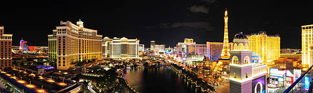 las vegas w nocy - las vegas metropolitan area skyline panoramic the las vegas strip zdjęcia i obrazy z banku zdjęć