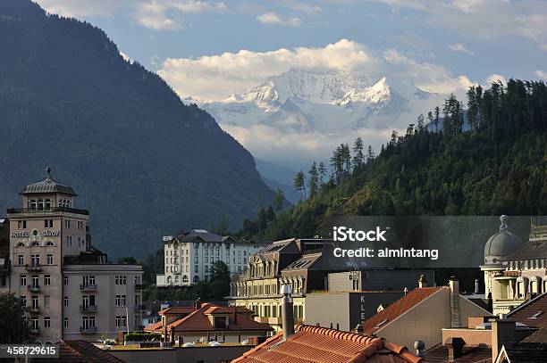 Interlaken Na Suíça - Fotografias de stock e mais imagens de Ao Ar Livre - Ao Ar Livre, Arquitetura, Bernese Oberland