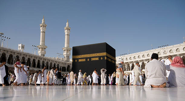 kaabah in mekka, saudi-arabien - pilgrimage stock-fotos und bilder