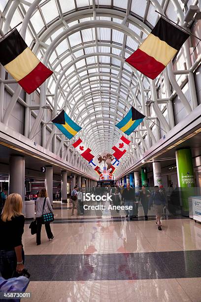 Foto de Aeroporto Internacional De Chicago Ohare e mais fotos de stock de Bandeira - Bandeira, Chicago - Illinois, Corredor