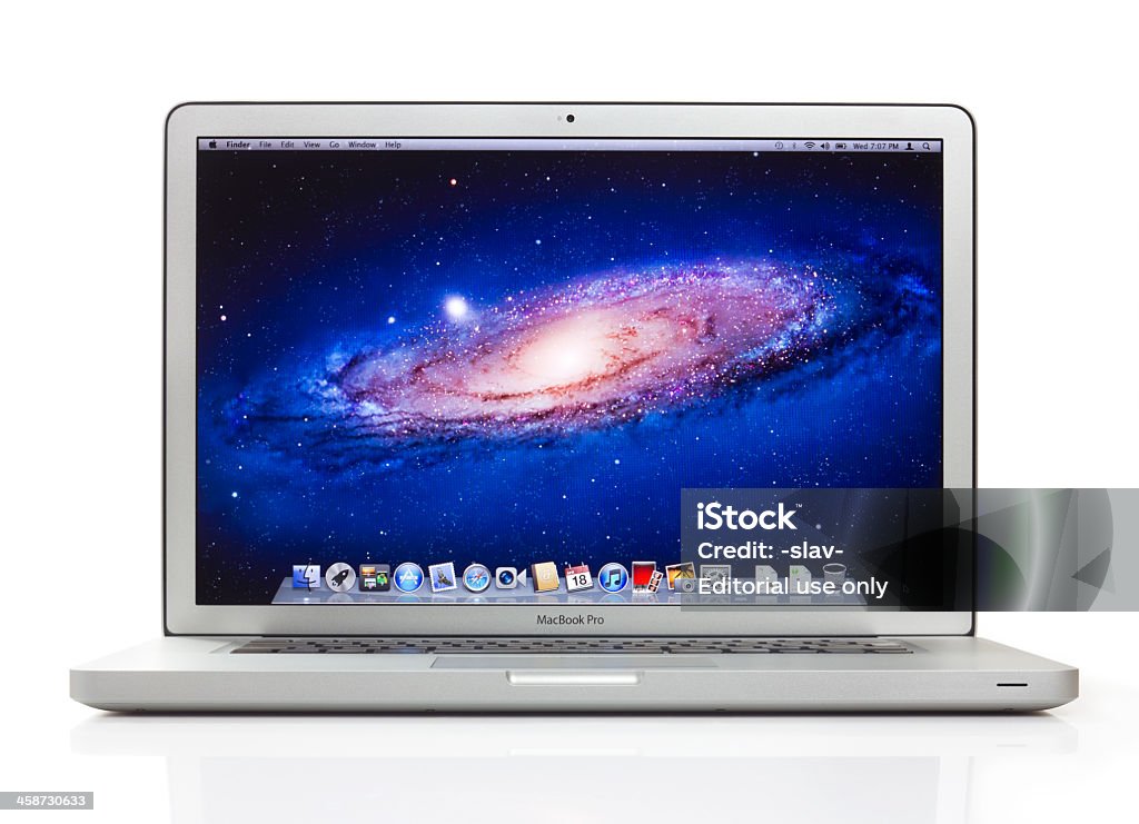 15-Zoll Apple MacBook Pro mit zwei Schneidepfade - Lizenzfrei MacBook Stock-Foto