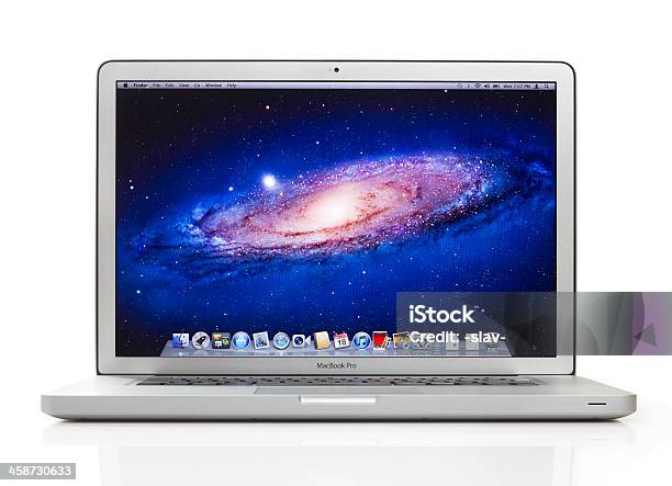 Apple Macbook Pro 15 Pollici Con Due Percorsi Di Clip - Fotografie stock e altre immagini di MacBook