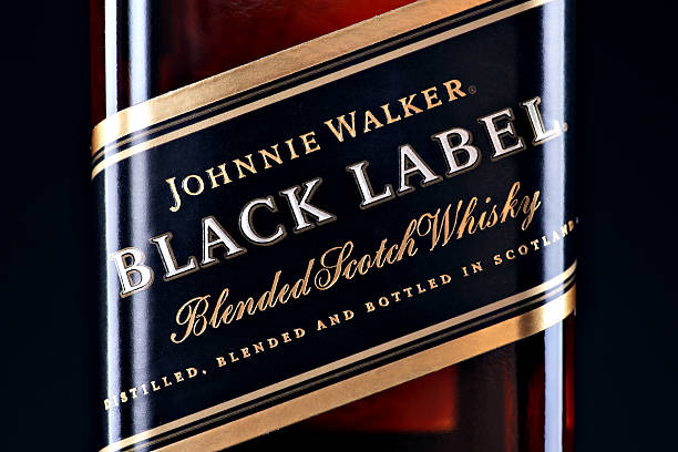 whisky johnnie walker black label - johnnie walker scotch whisky whisky alcohol photos et images de collection