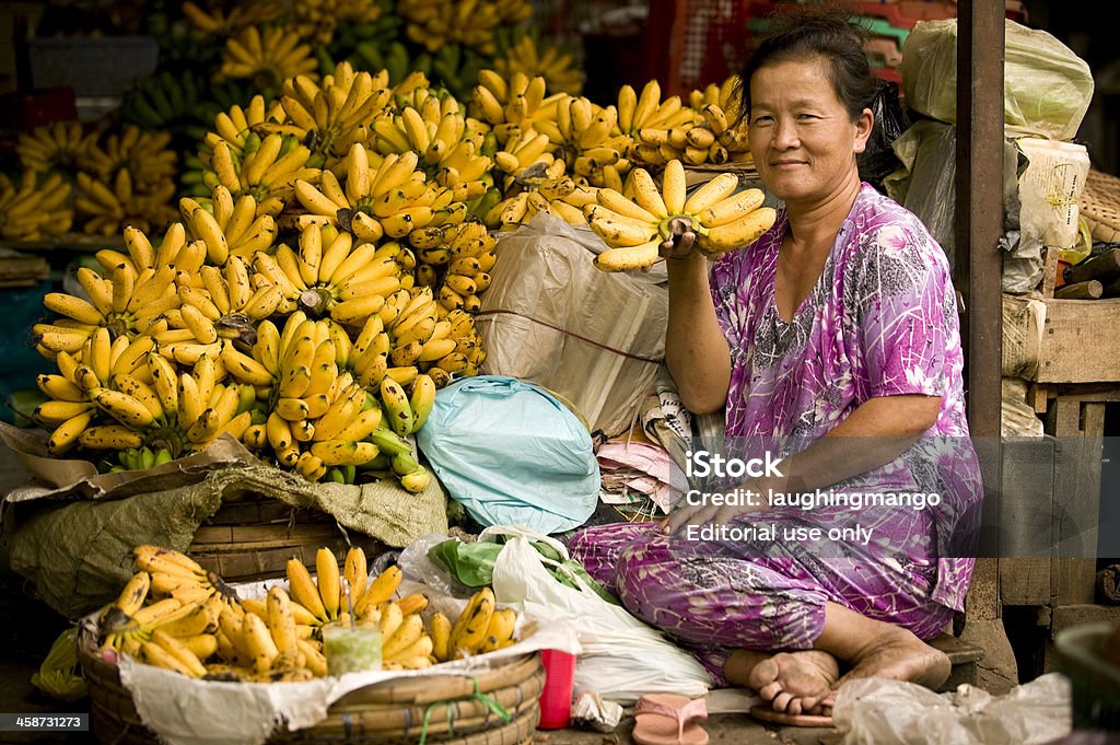 Femme vietnamienne marché - Photo de Adulte libre de droits