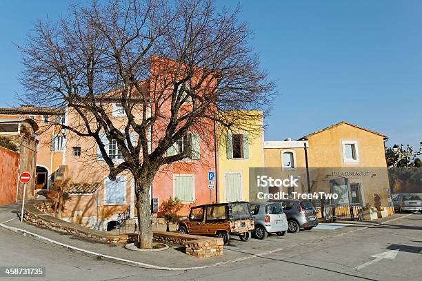 Foto de Provencecasas Coloridas Na Aldeia Roussillon e mais fotos de stock de Amarelo - Amarelo, Casa, Colorido