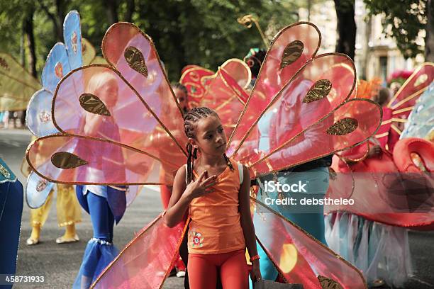Photo libre de droit de Jeune Fille Habillée Pour Leeds Défilé Du Carnaval banque d'images et plus d'images libres de droit de Aile de déguisement - Aile de déguisement, Août, Arts Culture et Spectacles