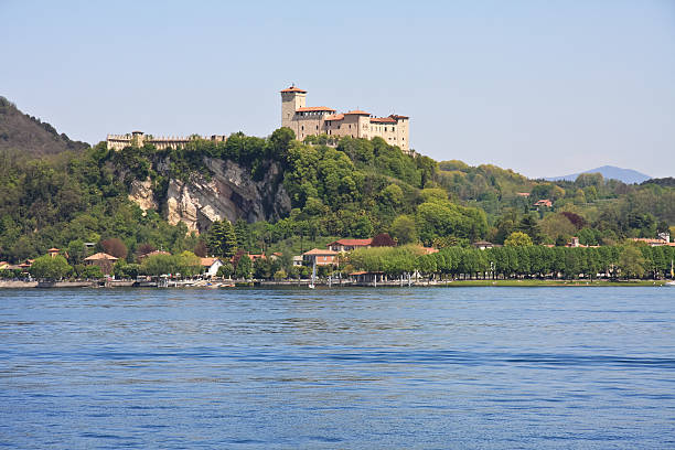 rocca di angera - angera imagens e fotografias de stock