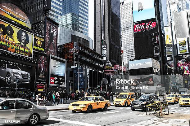 Times Square De Tráfico Foto de stock y más banco de imágenes de Times Square - Manhattan - Times Square - Manhattan, Ciudad de Nueva York, Estudios MTV en Times Square