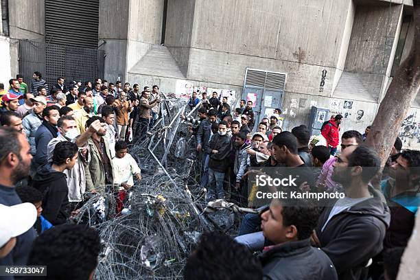 Situação De Tensão Prevalecente Na Linha Da Frente - Fotografias de stock e mais imagens de Primavera árabe - Primavera árabe, Praça Tahrir - Cairo, Protesto