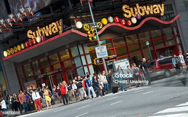 Manhattan Turista Estação De Metro - Fotografias de stock e mais imagens de 42nd Street - 42nd Street, Ao Ar Livre, Avenida