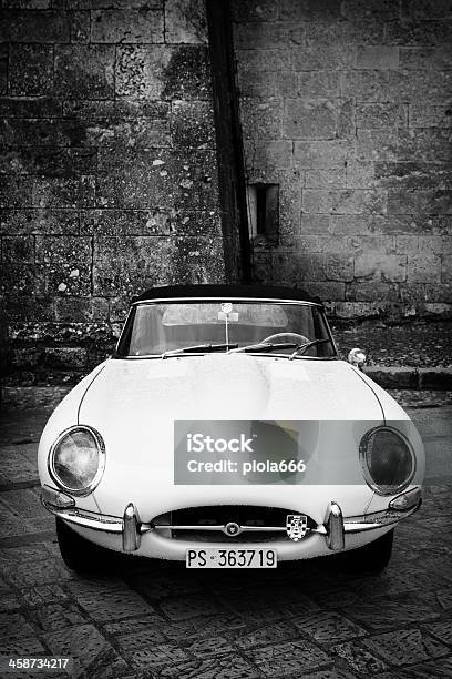 Jaguar Vintage Clássico Carro Em Monocromático - Fotografias de stock e mais imagens de Carro de Prestígio - Carro de Prestígio, Antigo, Azul