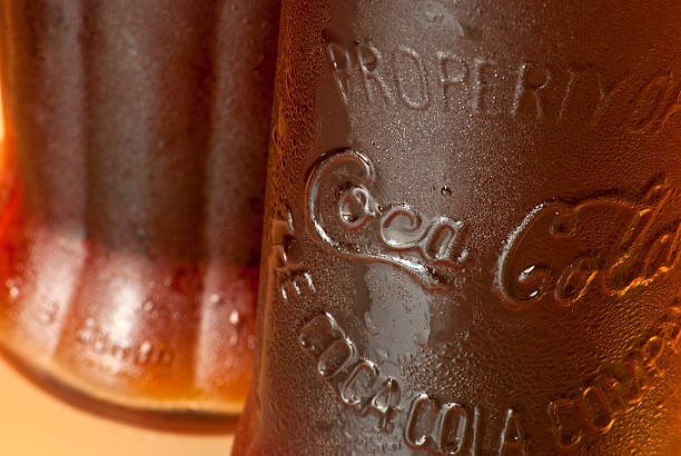 Coca-Cola 125th aniversário garrafas/colecionáveis Bebidas Coca-Cola marca, Vintage refrigerante - foto de acervo
