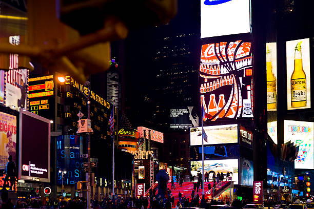 times square i teatrów na broadwayu w nocy - street urban scene skyscraper cityscape zdjęcia i obrazy z banku zdjęć