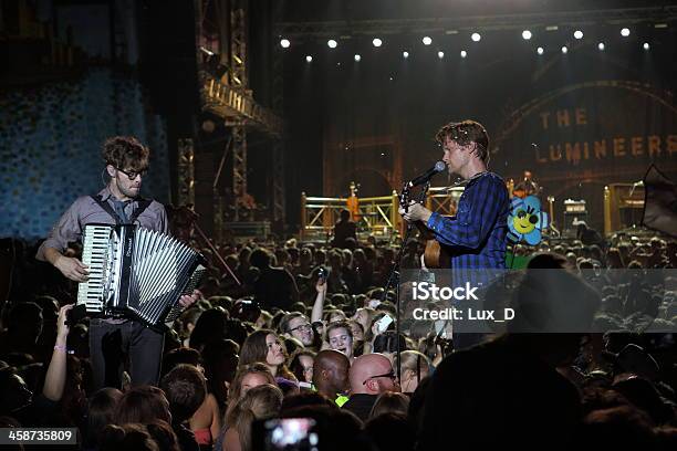 Foto de As Lumineers e mais fotos de stock de Adolescência - Adolescência, Grupo de entretenimento, Noite