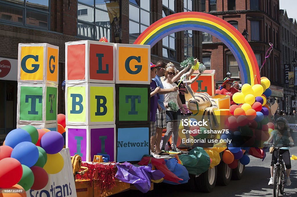 Flotter dans le réseau de la communauté LGBT Pride Parade Halifax - Photo de Pride - Événement LGBTQI libre de droits