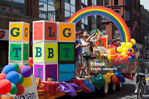 Photo libre de droit de Flotter Dans Le Réseau De La Communauté Lgbt Pride Parade Halifax banque d'images et plus d'images libres de droit de Pride - Événement LGBTQI