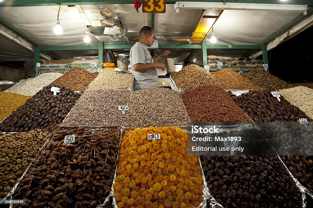 Sellers de frutas secas en Marrakech, Marruecos. - Foto de stock de Aire libre libre de derechos