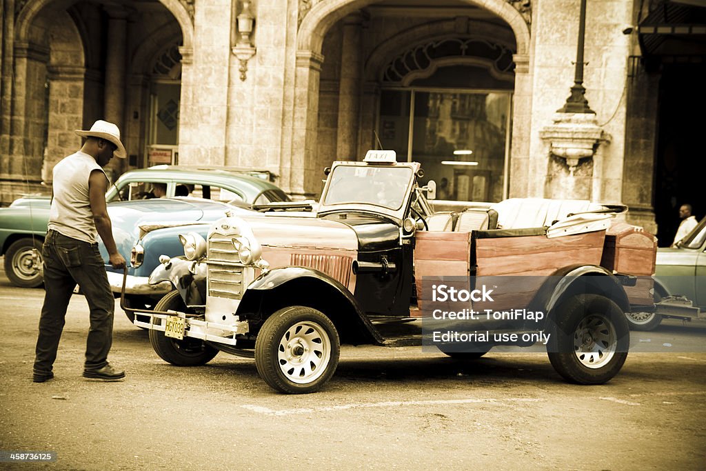 Un bien préservée vieille voiture à la Havane Vieja - Photo de 1950-1959 libre de droits