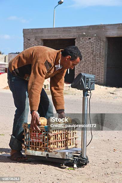 Kartoffeln Für Verkauf Stockfoto und mehr Bilder von Afrika - Afrika, Alt, Arbeiten