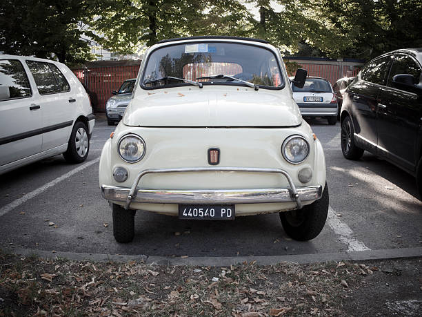 italiano clássico - runabout imagens e fotografias de stock