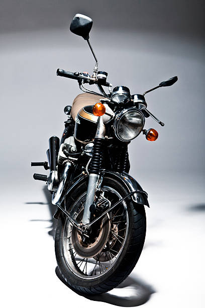 honda cb 750 quattro da motociclista vintage in studio sparare - riding old old fashioned motion foto e immagini stock