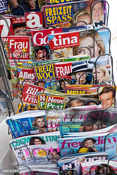 쌓다 여성 잡지 독일에 대한 스톡 사진 및 기타 이미지 - 독일, 잡지, 0명