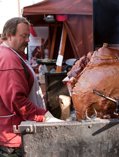 schwein am spieß - spit roasted roasted roast pork domestic pig stock-fotos und bilder