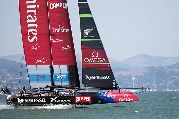 nuova zelanda racing in coppa america - americas cup foto e immagini stock