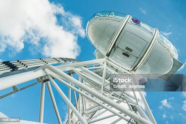 Cápsula De Millenium Rueda Orilla Sur Del Támesis Londres Reino Unido Foto de stock y más banco de imágenes de Alambre