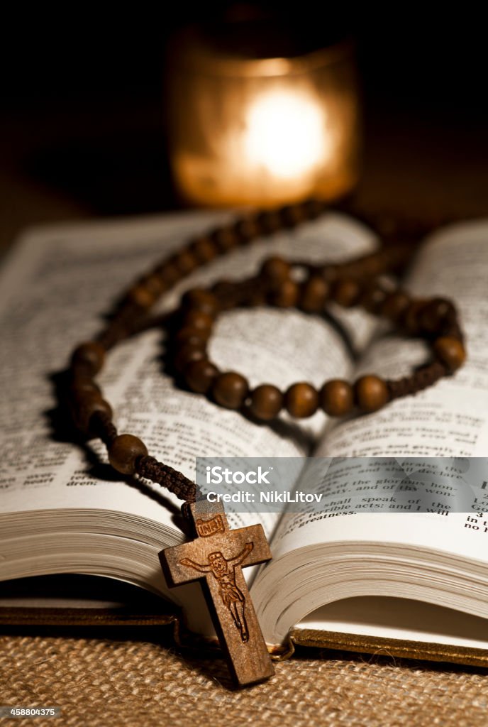 Mezquita Biblia y rosarios - Foto de stock de Abalorio libre de derechos