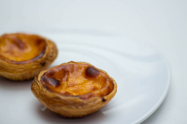 les pâtisseries pasteis de nata - festessen photos et images de collection