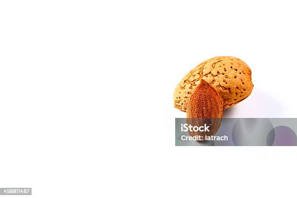 Almond Mit Außenmaterial Und Fischen Stockfoto und mehr Bilder von Ausgedörrt - Ausgedörrt, Baum, Braun