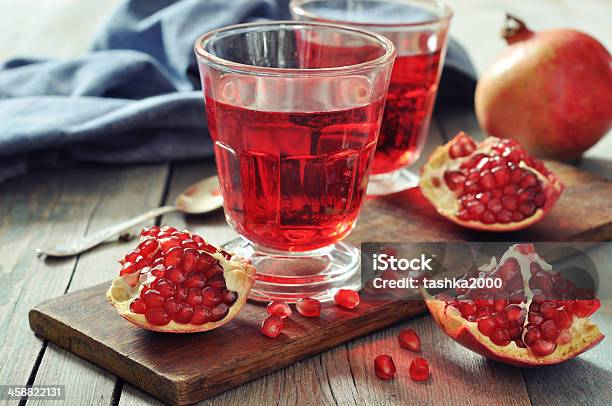 Sumo De Romã - Fotografias de stock e mais imagens de Alimentação Saudável - Alimentação Saudável, Azul, Bebida