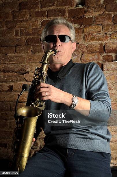Foto de Jogador De Saxofone e mais fotos de stock de Brincar - Brincar, Homens Idosos, Saxofone - Instrumento de sopro de madeira