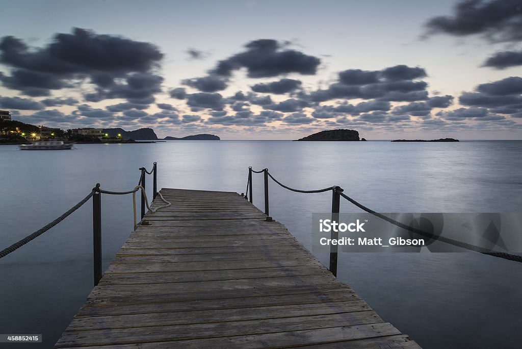 Deslumbrante Paisagem Amanhecer nascer do sol ao longo do Pontão no Mar Mediterrâneo - Royalty-free Amanhecer Foto de stock