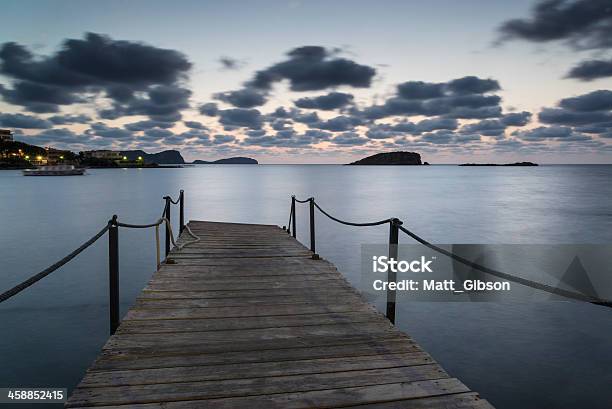 Deslumbrante Paisagem Amanhecer Nascer Do Sol Ao Longo Do Pontão No Mar Mediterrâneo - Fotografias de stock e mais imagens de Amanhecer