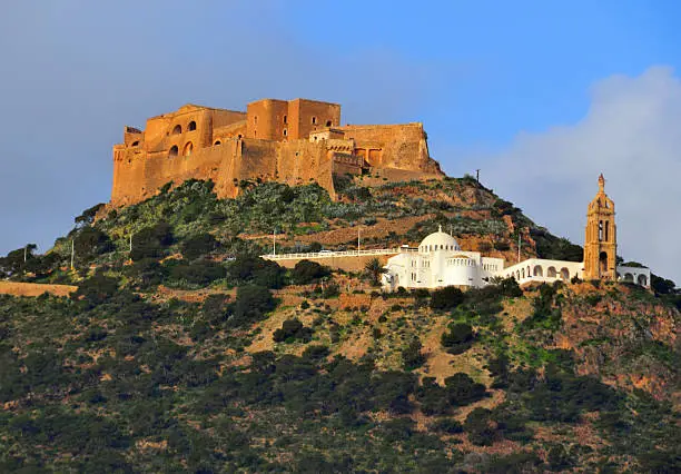 Oran, Algeria / Algérie: Djebel Murdjadjo mountain, Santa Cruz fortress and Our Lady of Santa Cruz Basilica - photo by M.Torres 