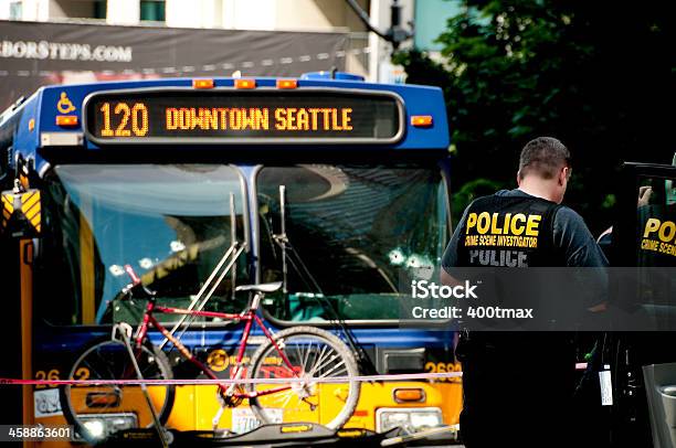 Disparando - Fotografias de stock e mais imagens de Seattle - Seattle, Transporte Público, Acidentes e Desastres