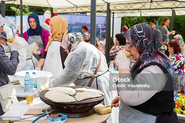 Tradycyjna Kuchnia Turecka - zdjęcia stockowe i więcej obrazów Gotować - Gotować, Islam, Kobiety