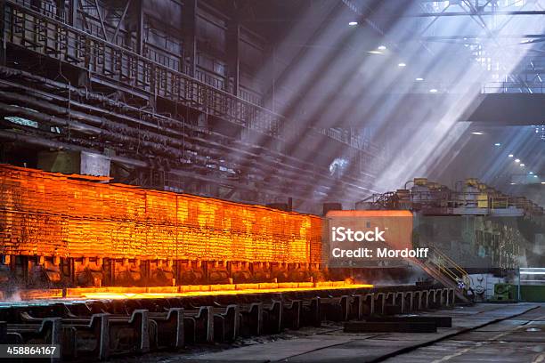 Reaquecimento Fornos Cherepovets Fábrica De Aço Rússia - Fotografias de stock e mais imagens de Moinho