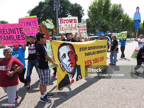 Protesto Banner Na Casa Branca - Fotografias de stock e mais imagens de Barack Obama - Barack Obama, Em Frente de, Emigração e Imigração