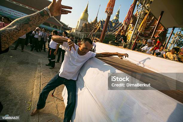 Khong Khuenespírito Posse Em Wat Bang Apr Mosteiro - Fotografias de stock e mais imagens de 2013