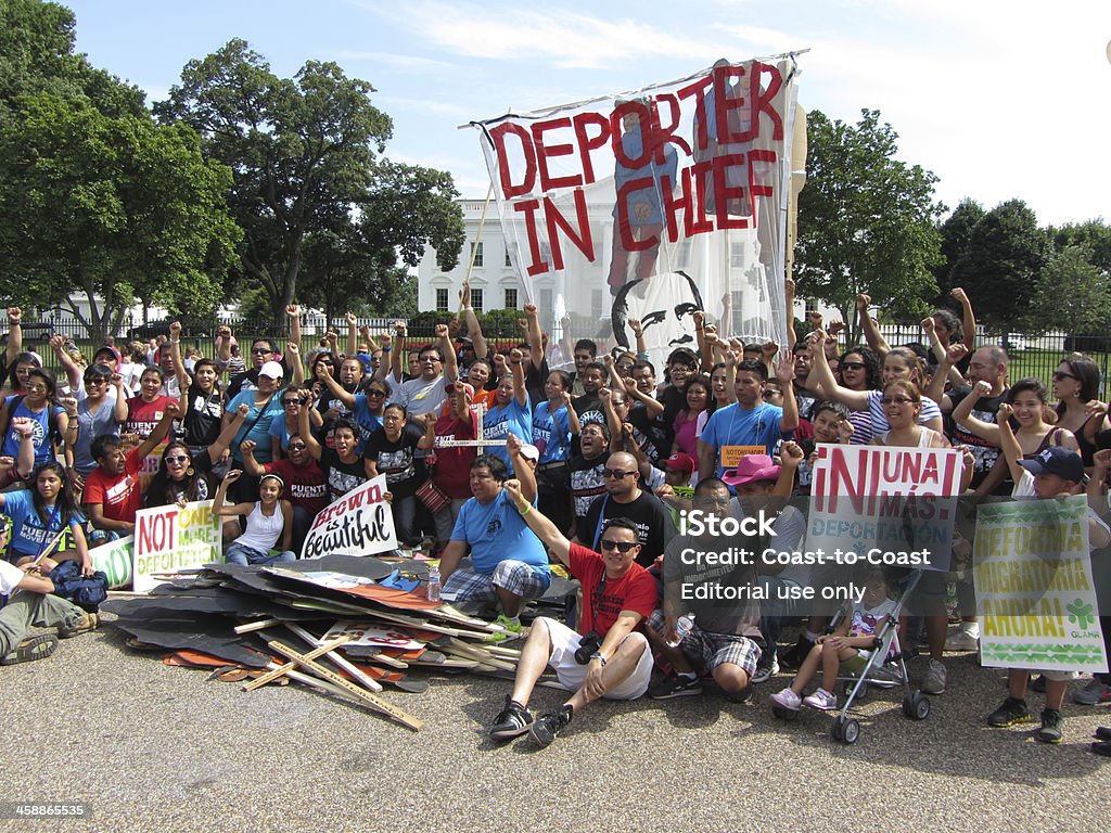 La solidaridad en la casa blanca - Foto de stock de Ciudades capitales libre de derechos