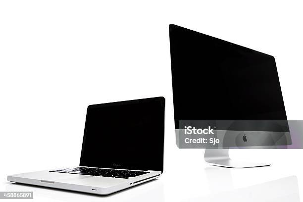 Imac Y Macbook Pro Foto de stock y más banco de imágenes de Monitor de ordenador - Monitor de ordenador, Fondo blanco, MacBook