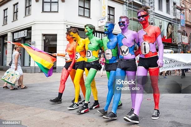 Passeata Gay Christopher Street Dia Wiesbaden De 2013 - Fotografias de stock e mais imagens de Adulto