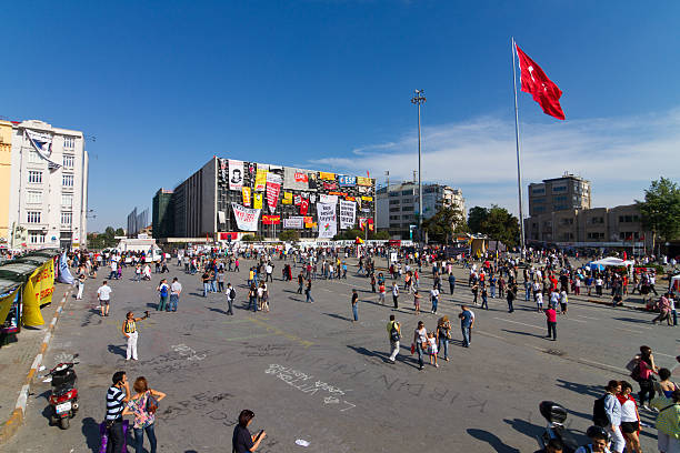 protestations en turquie - occupygezi photos et images de collection