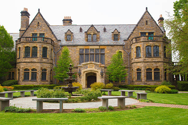 casa sulla gold coast di long island - house of tudor foto e immagini stock